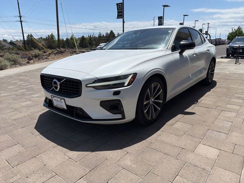Used 2022 Volvo S60 B5 Momentum w/ Premium Package AWD/4WD image 4