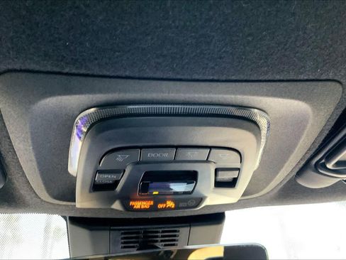 Certified 2025 Toyota Corolla SE w/ SE Premium Package FWD image 31