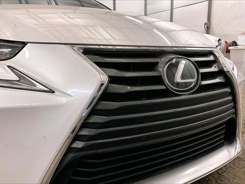 Used 2018 Lexus IS 300 AWD image 29