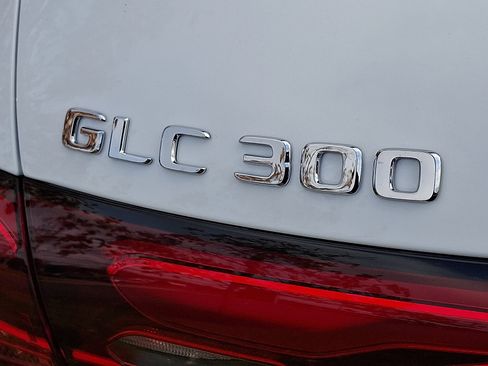 Used 2026 Mercedes-Benz GLC 300 4MATIC image 17