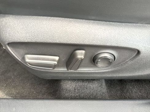 Used 2025 Toyota Highlander XSE AWD/4WD image 12