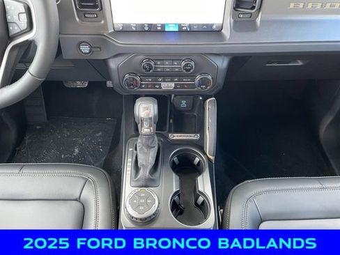 New 2025 Ford Bronco Badlands image 11