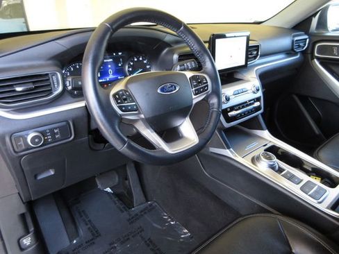 Used 2020 Ford Explorer XLT w/ Equipment Group 202A RWD image 13