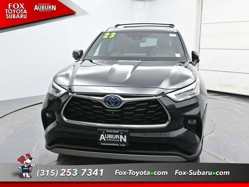 Used 2023 Toyota Highlander Platinum image 3