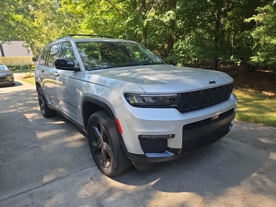 Used 2023 Jeep Grand Cherokee L Limited w/ Black Appearance Package AWD/4WD image 2
