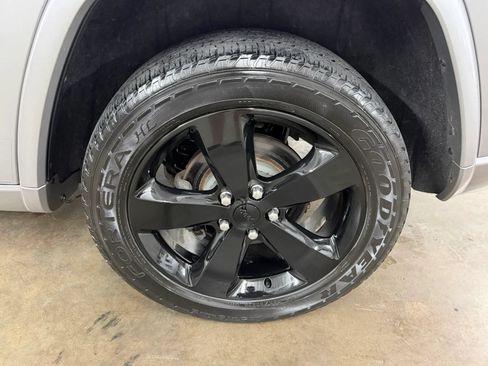 Used 2015 Jeep Grand Cherokee Altitude AWD/4WD image 23