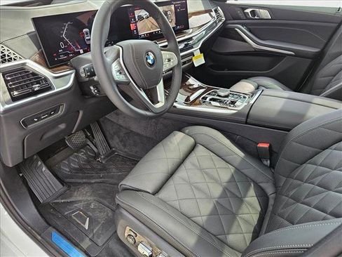 Used 2026 BMW X7 xDrive40i w/ Premium Package image 9