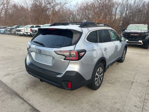 Used 2021 Subaru Outback Premium image 7