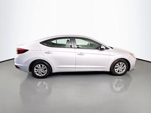 Used 2019 Hyundai Elantra SE image 11