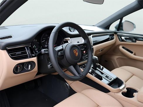 New 2026 Porsche Macan image 4