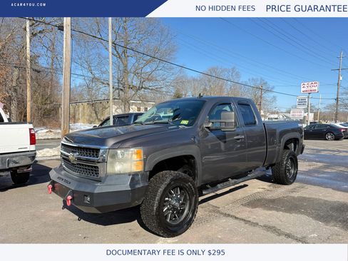Used 2010 Chevrolet Silverado 2500 LT w/ Interior Plus Package image 4