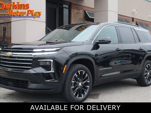 Used 2026 Chevrolet Traverse LT w/ Sun and Wheel Package FWD image 1