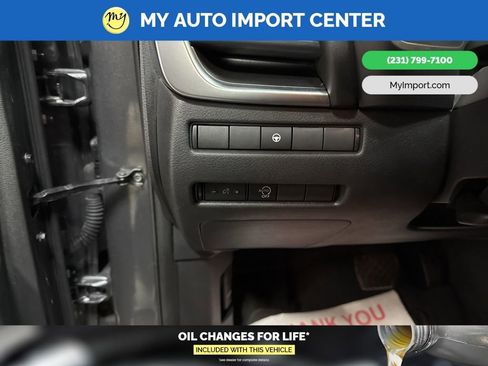 Used 2023 Nissan Rogue SV image 14