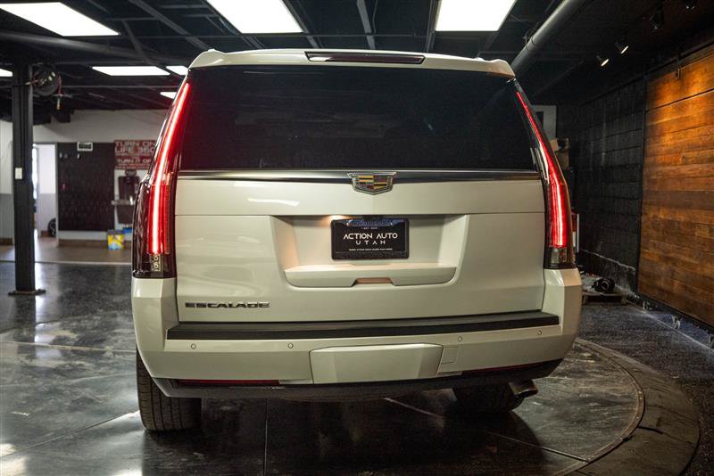 Used 2018 Cadillac Escalade Premium Luxury AWD/4WD image 6