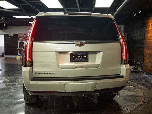 Used 2018 Cadillac Escalade Premium Luxury AWD/4WD image 6