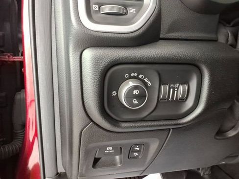 Used 2019 RAM 1500 Big Horn AWD/4WD image 16