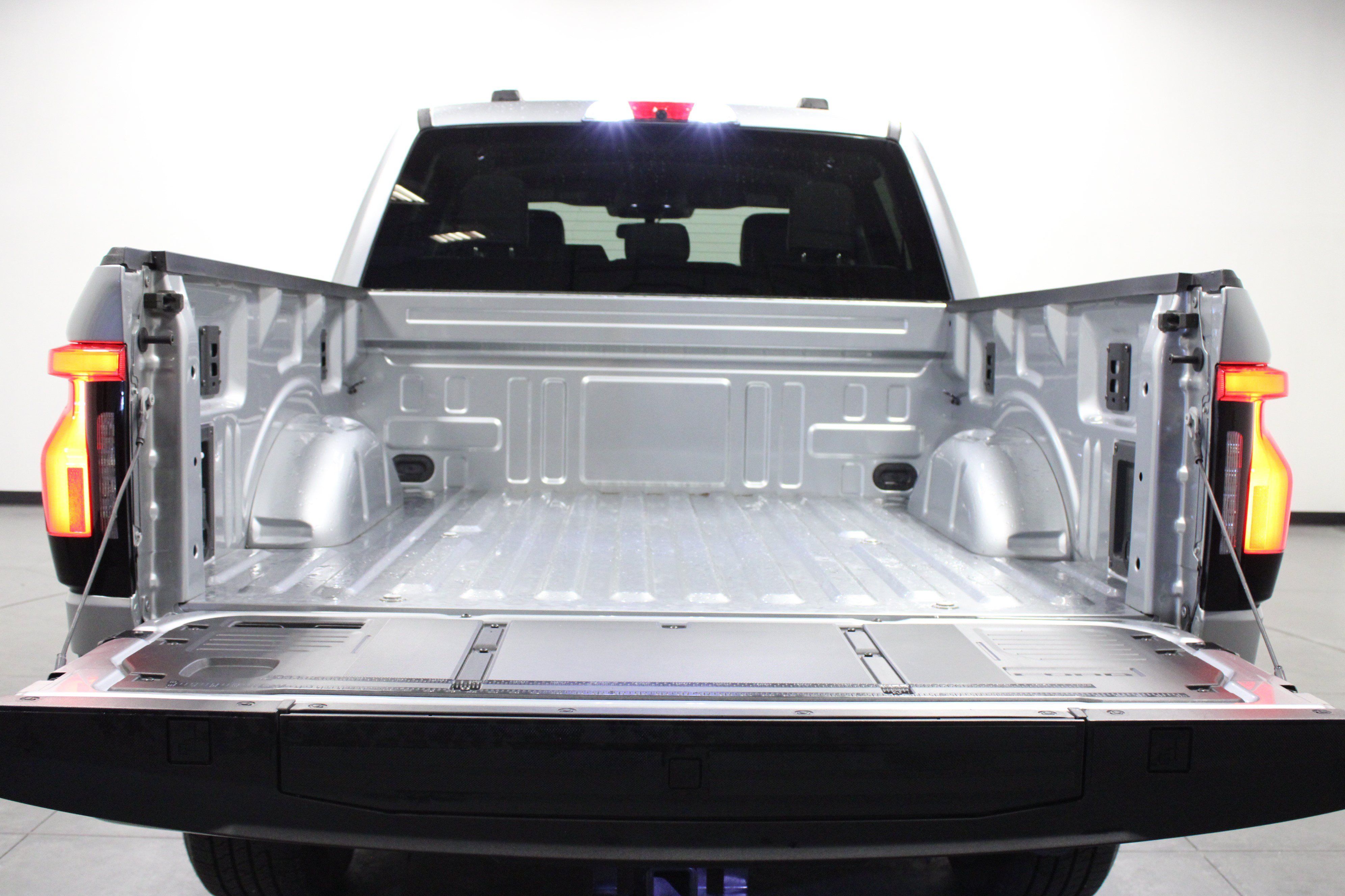 Used 2025 Ford F150 Lightning Flash AWD/4WD image 14