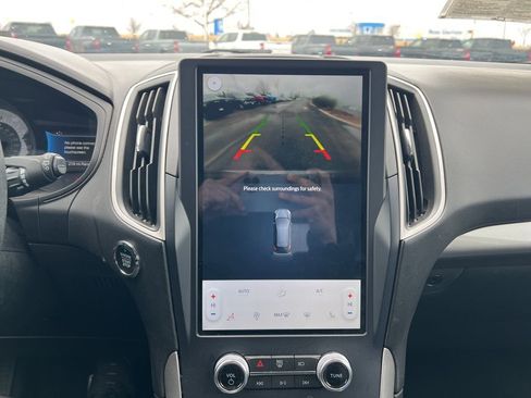 Used 2023 Ford Edge SEL image 21