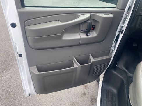 Used 2014 Chevrolet Express 3500 Extended RWD image 8