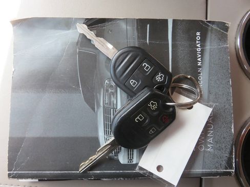Used 2013 Lincoln Navigator L 4WD w/ HD Trailer Tow Pkg image 32