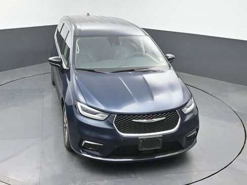Used 2024 Chrysler Pacifica Limited FWD image 36
