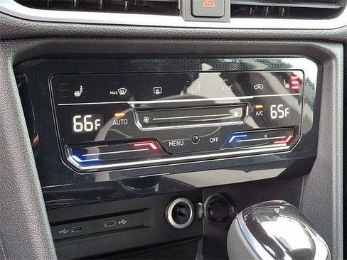 New 2025 Volkswagen Taos SE image 13