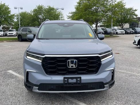 Certified 2025 Honda Pilot Touring image 2