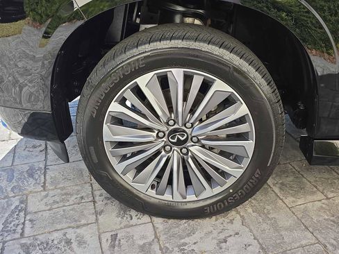 Certified 2025 INFINITI QX80 Luxe image 8