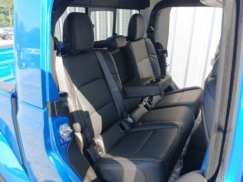 New 2025 Jeep Gladiator Sport S image 24