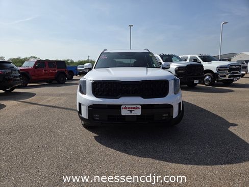Used 2025 Kia Telluride SX X-Line AWD/4WD image 2