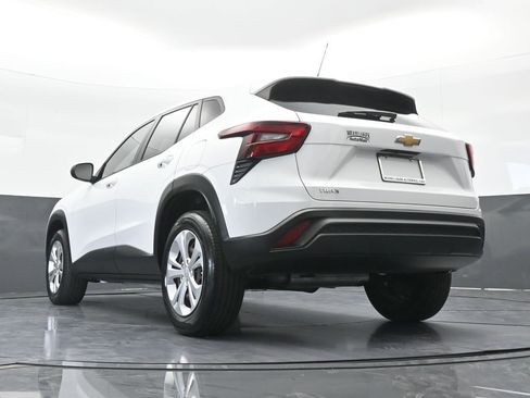 Used 2024 Chevrolet Trax LS FWD image 56