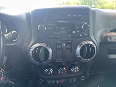 Used 2017 Jeep Wrangler Sport w/ Quick Order Package 24S AWD/4WD image 13