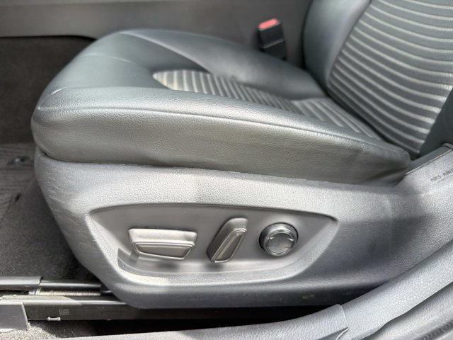 Certified 2019 Toyota Camry SE FWD image 11