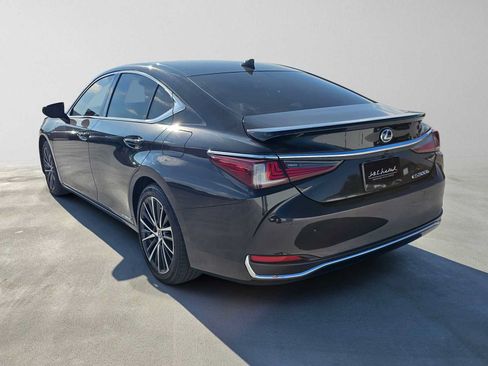 Used 2022 Lexus ES 300h w/ Premium Package FWD image 5