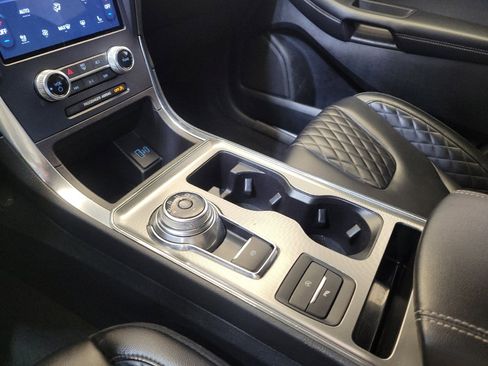 Used 2023 Ford Edge Titanium image 26