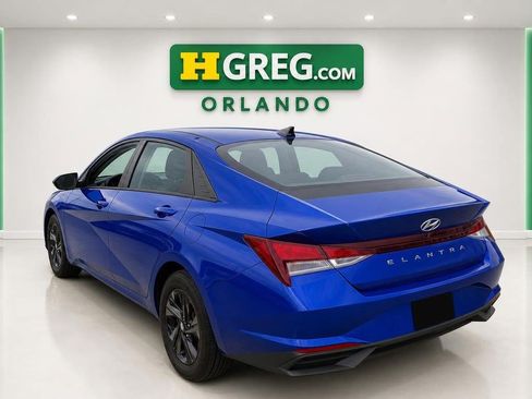 Used 2021 Hyundai Elantra SEL w/ Convenience Package FWD image 2