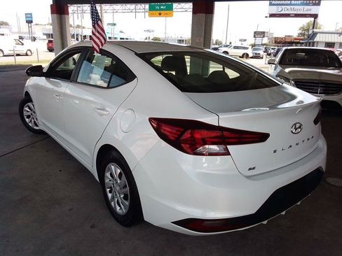 Used 2019 Hyundai Elantra SE FWD image 4