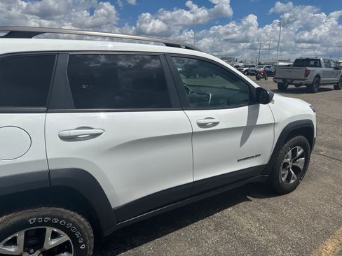 Used 2016 Jeep Cherokee Trailhawk w/ Cold Weather Group AWD/4WD image 12