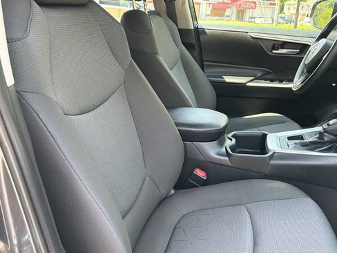 Used 2025 Toyota RAV4 XLE AWD/4WD image 11