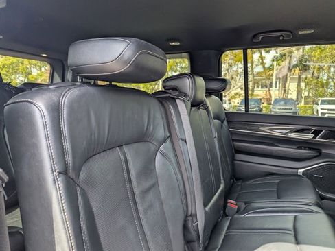 Used 2022 Jeep Wagoneer Series III image 14