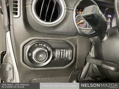 Used 2019 Jeep Wrangler Unlimited Sahara image 34