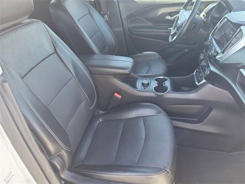Used 2024 GMC Terrain SLT image 11