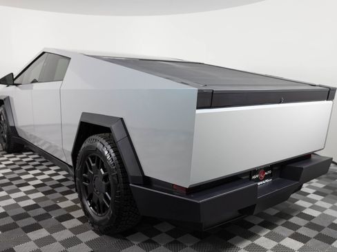 Used 2024 Tesla Cybertruck AWD Crew Cab image 4