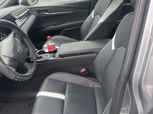 Used 2025 Toyota Camry SE FWD image 4