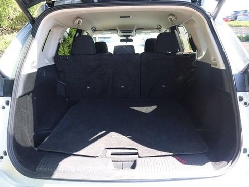 Certified 2025 Nissan Rogue SV FWD image 7