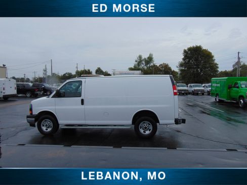 Used 2023 GMC Savana 2500 w/ Driver Convenience Package image 3