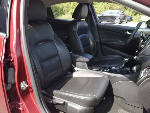 Used 2017 Chevrolet Cruze Premier w/ Enhanced Convenience Package FWD image 9