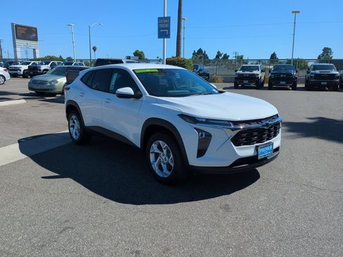 Used 2026 Chevrolet Trax LS w/ LS Convenience Package FWD image 7