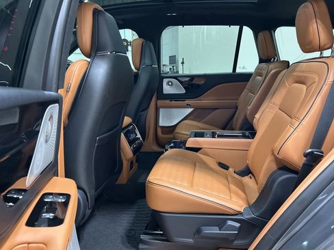 Certified 2025 Lincoln Aviator Black Label w/ Jet Appearance Package AWD/4WD image 26