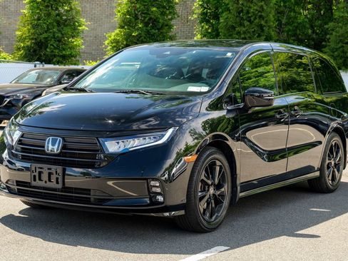 Used 2023 Honda Odyssey Sport image 3
